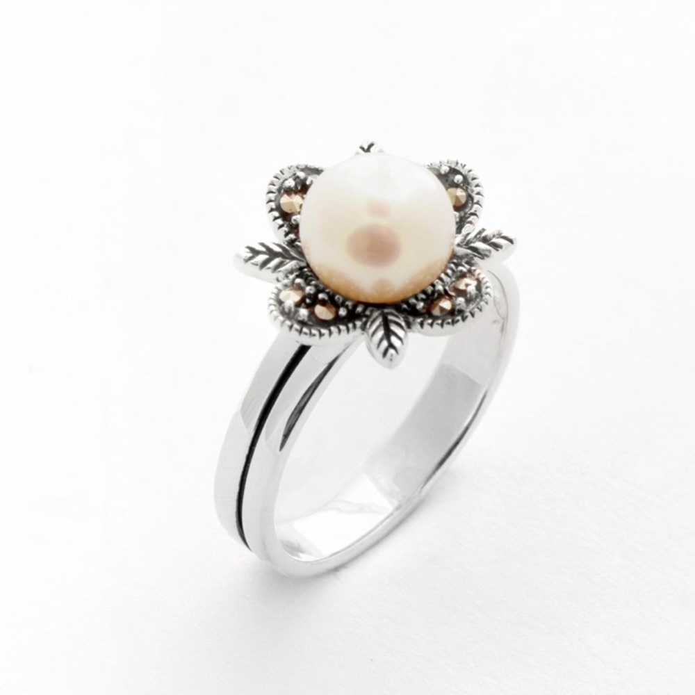 Vintage l Silver Freshwater Pearl & Marcasite Ring